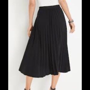 Maurice’s black chiffon pleated long skirt  size med High Rise